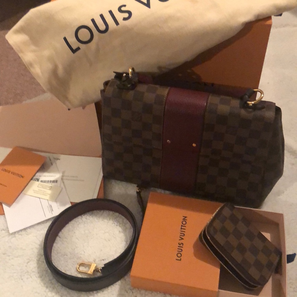 Bond Street MM Bordeux with wallet.